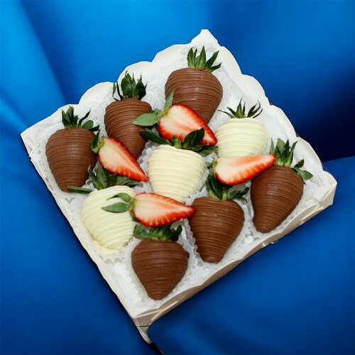 Изображение товара Клубника в бельгийском шоколаде "Classic" 9-12 шт в подарочной упаковке