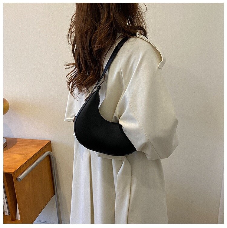 Сумка хобо  Женская сумка на плечо, черная, белая, коричневая, из эко кожи