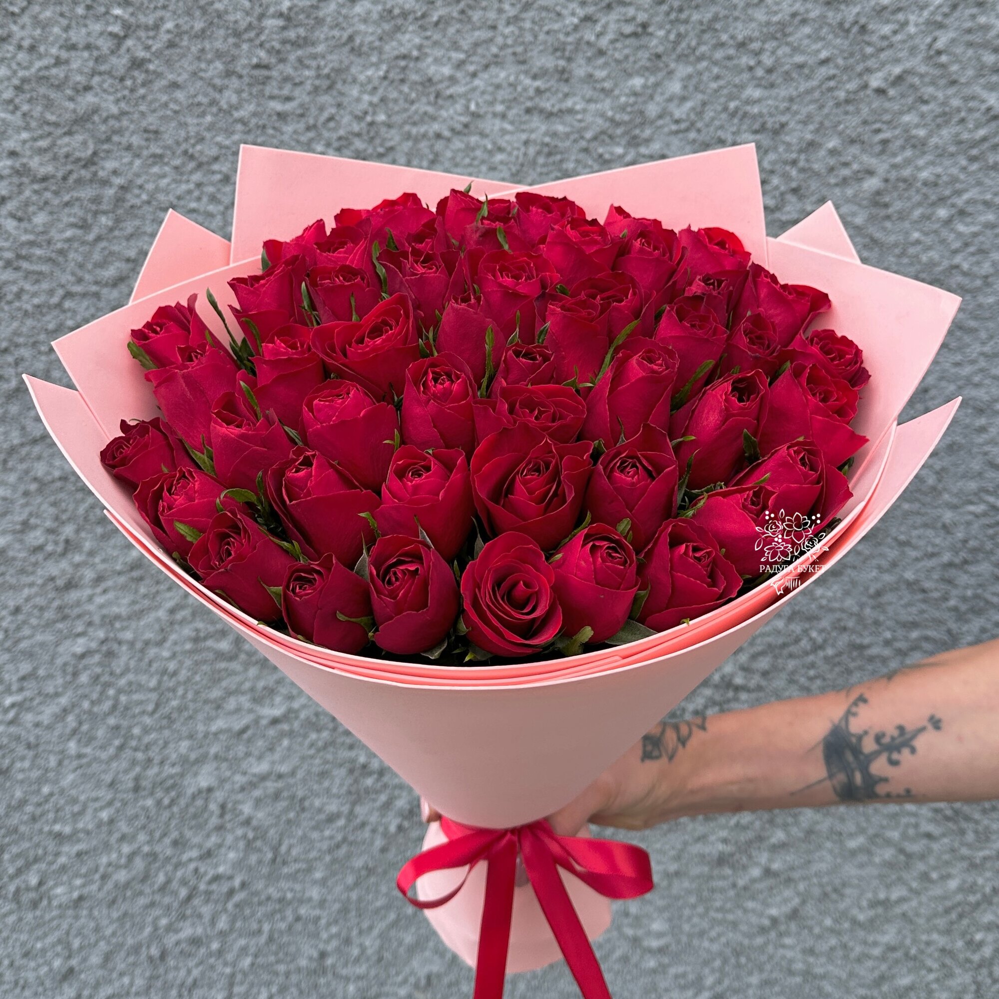 Букет из 51 красной розы 40см Кения в упаковке / Арт. 154901 / Радуга Букет
