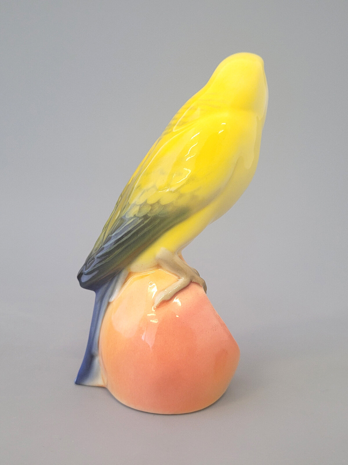 Фарфоровая статуэтка Волнистый попугайчик Яшка, Императорский фарфоровый завод — фото 1