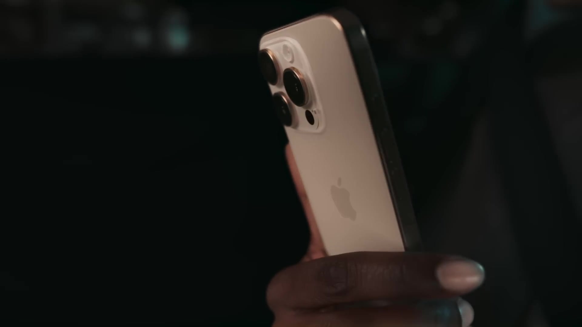 Смартфон Apple iPhone 16 Pro 256 ГБ, Dual: nano SIM + eSIM, Натуральный Титан — фото 1