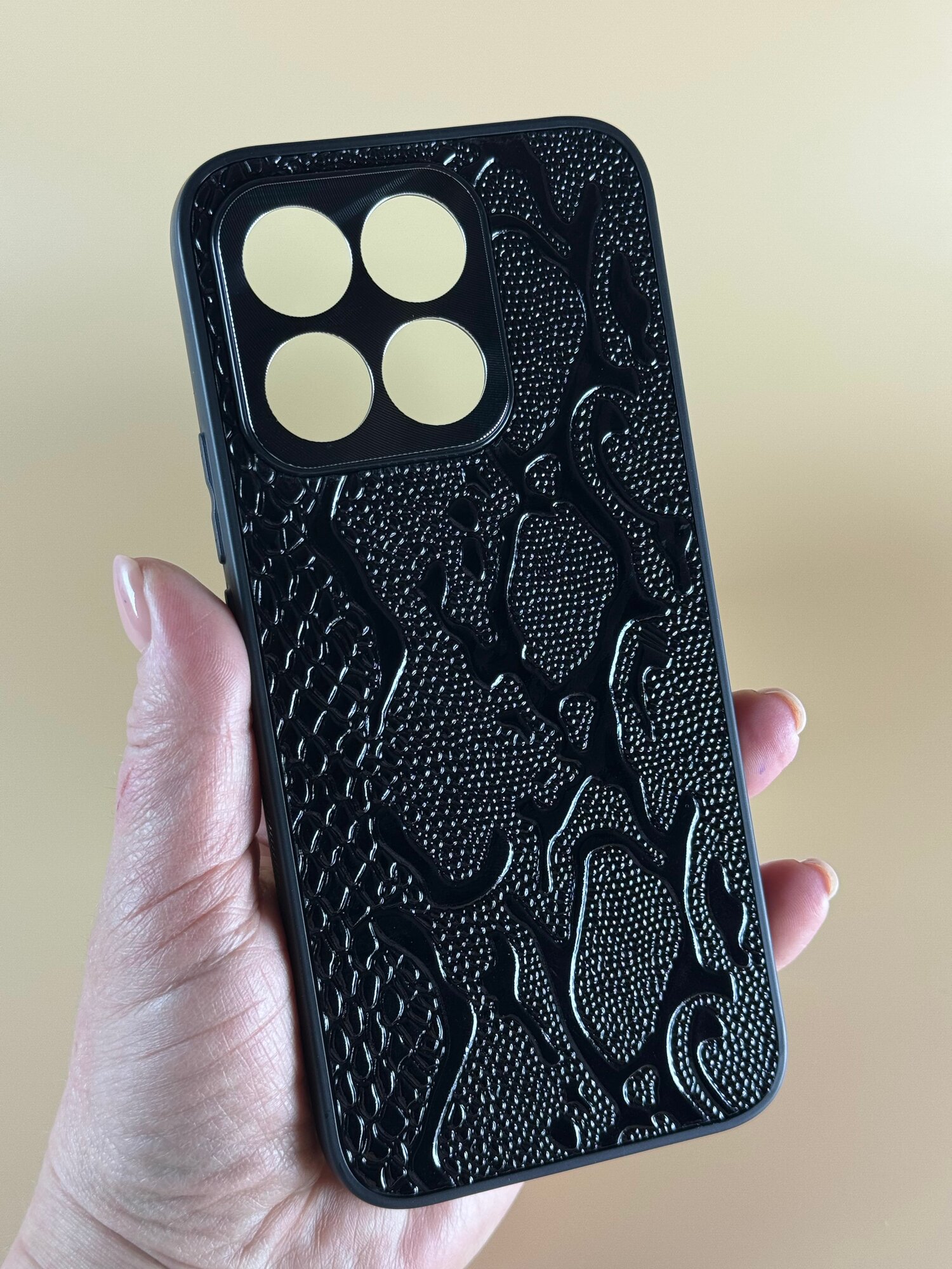 Чехол кожаный на Honor X8C (Чехол на Хонор Х8с) с защитой камеры, змея, черный — фото 1