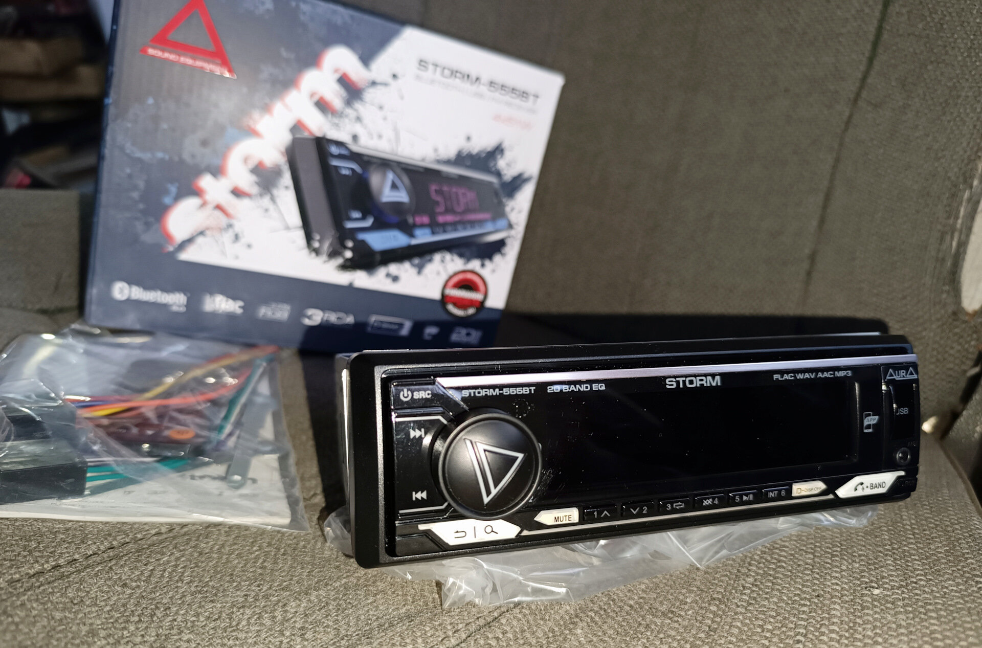 Автомобильная магнитола AURA STORM-555BT, Bluetooth, 4х51Вт, 1-DIN USB/SD (без CD)