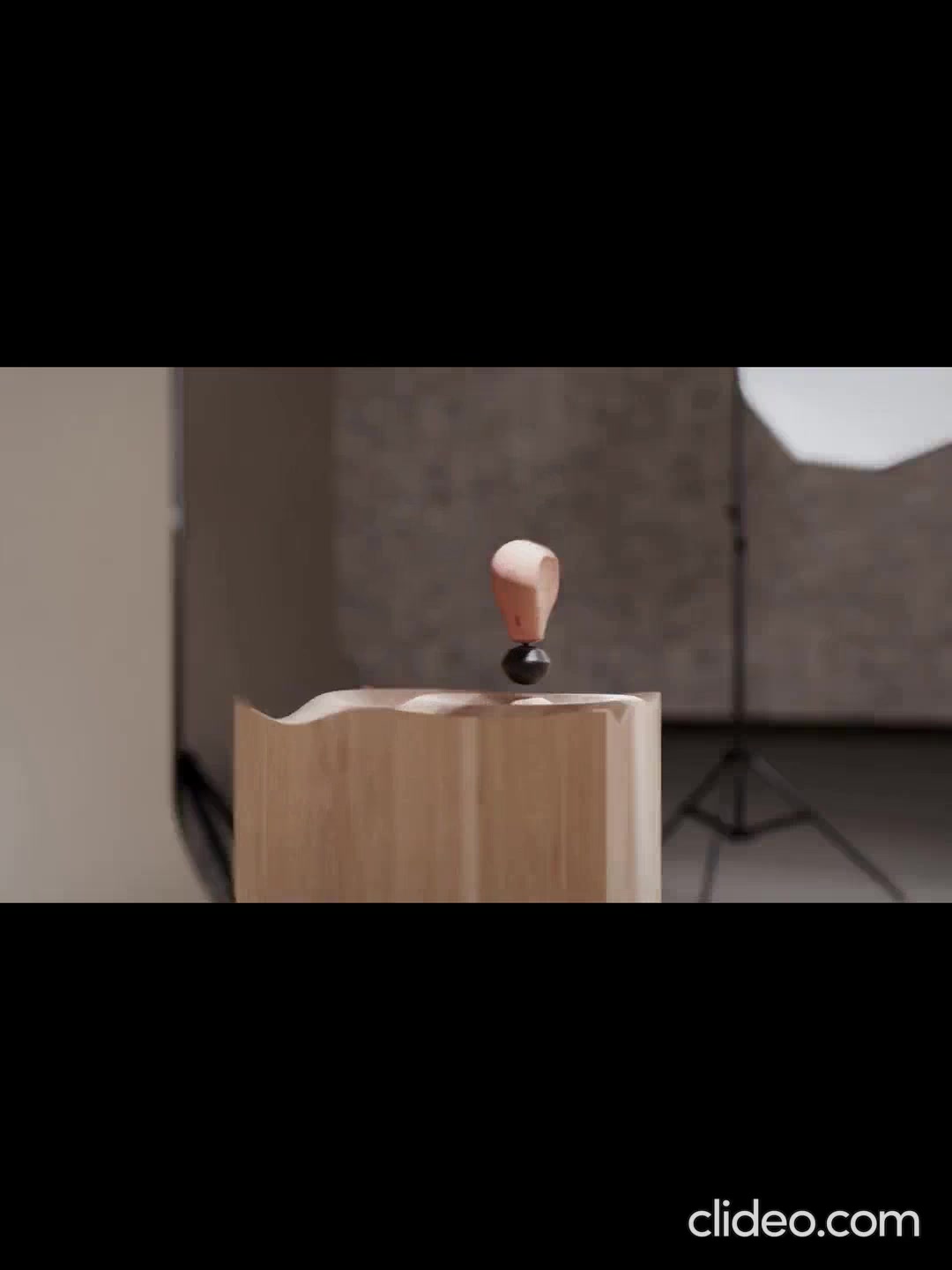 Мини - массажер Theragun Mini, бежевый, перкуссионный ударный — фото 1