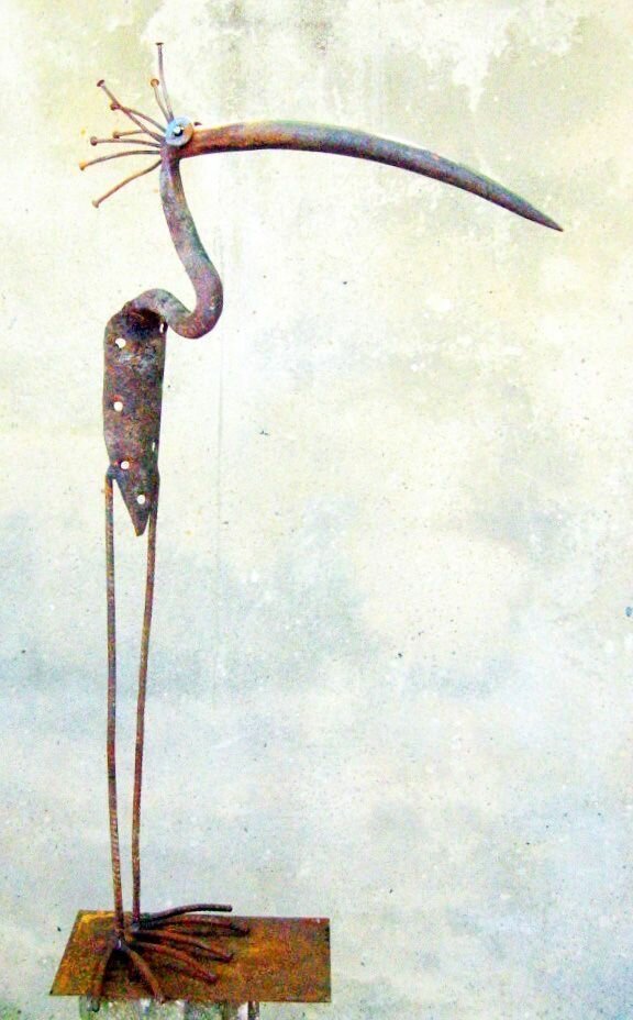 Странная птица высота 50см садовая фигура без покраски