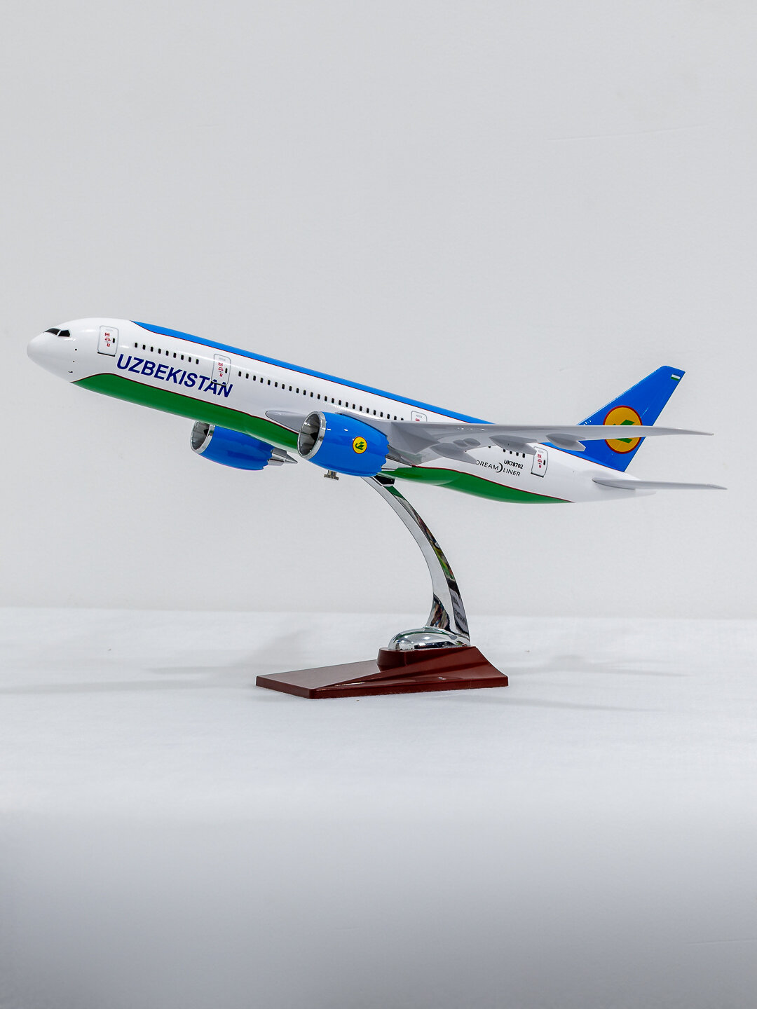 Модель самолёта Boeing 787 Dreamliner, Uzbekistan Airways Uzairways 43 см Металл+пластик