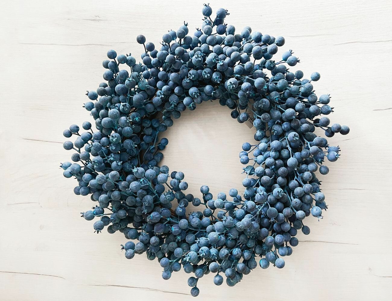 Декоративный венок БЛЮ беррис 40 см Christmas Deluxe 89966