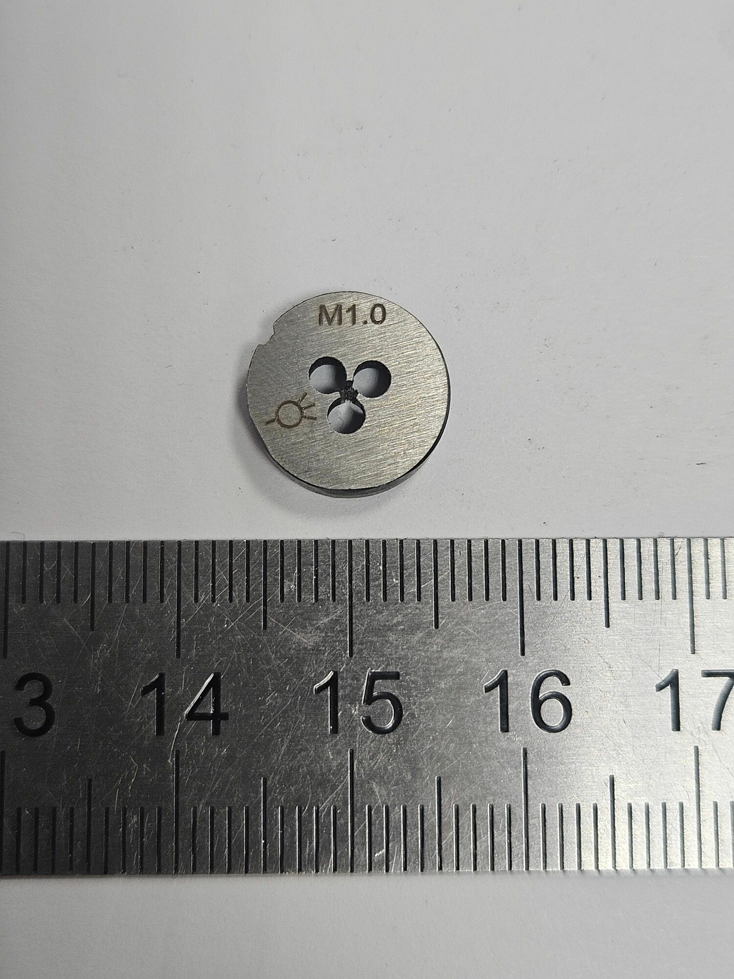 Плашка метрическая М1х0,25