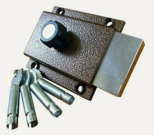 Изображение товара Замок накладной дверной титан Дельга, цилиндровый, с четырьмя помповыми ключами