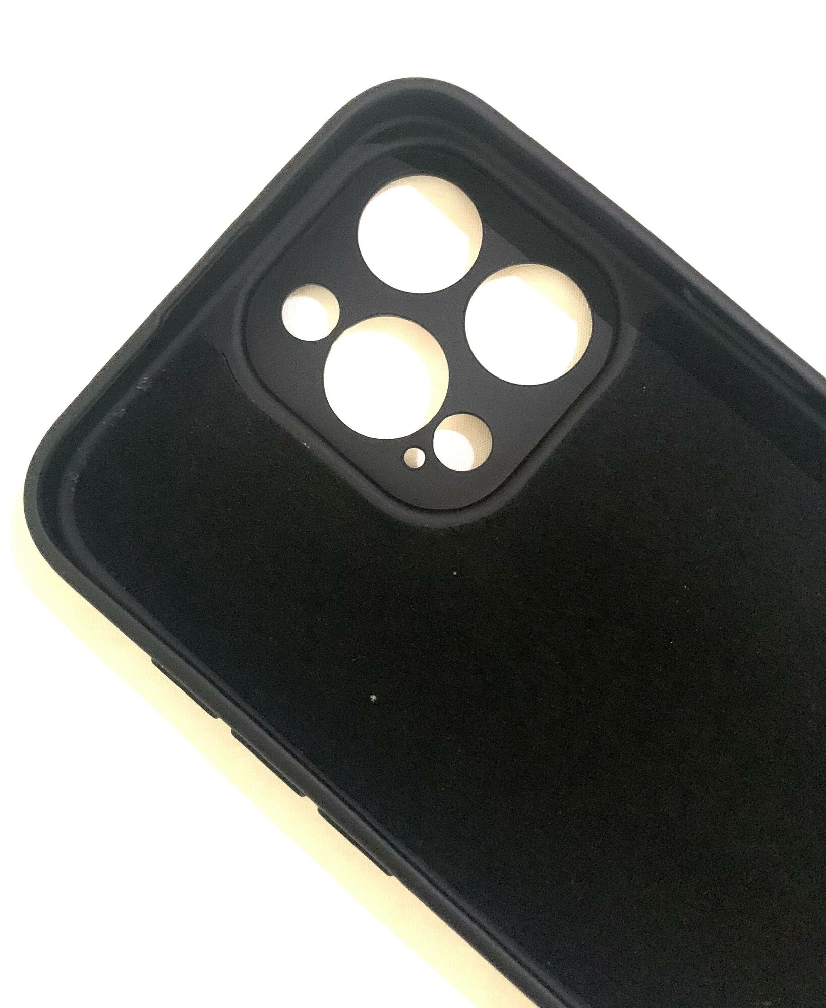 Чехол "Ромашки" чёрного цвета для модели телефона Iphone 15 Pro Max — фото 1