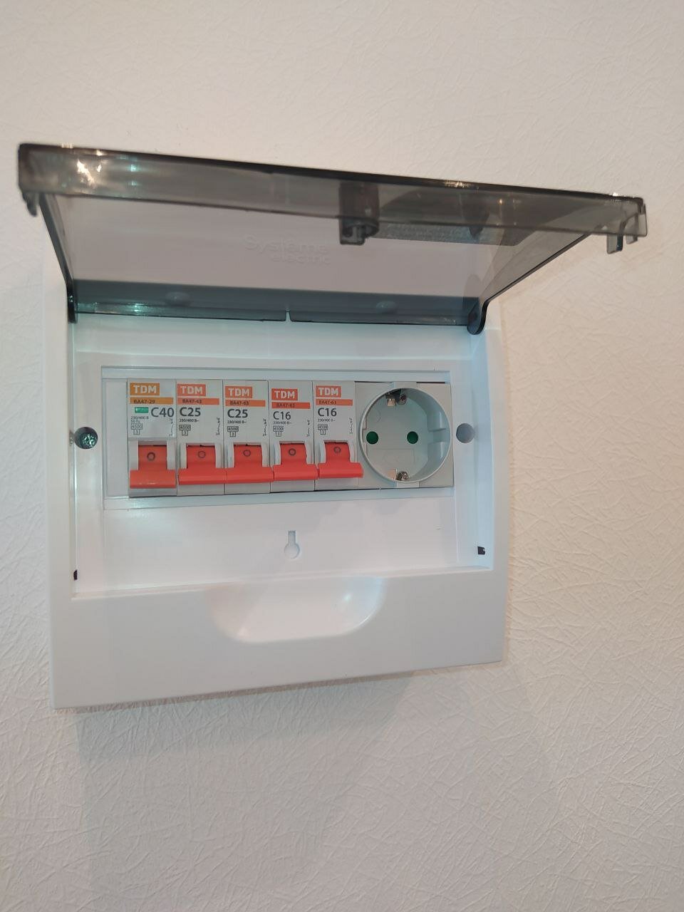 Электрощит однофазный IP41 навесной монтаж готовый к монтажу