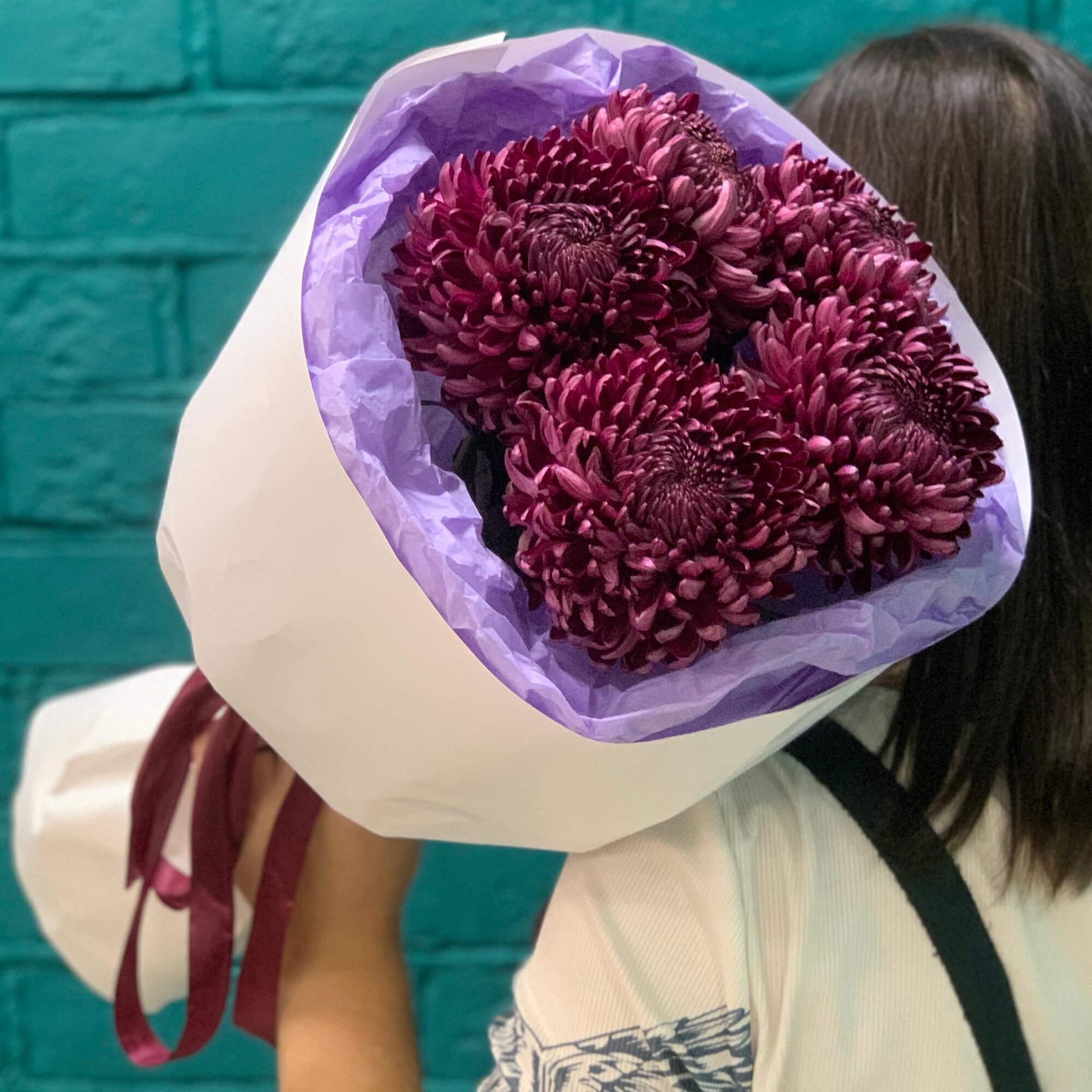 Букет 5 фиолетовых хризантем Бигуди