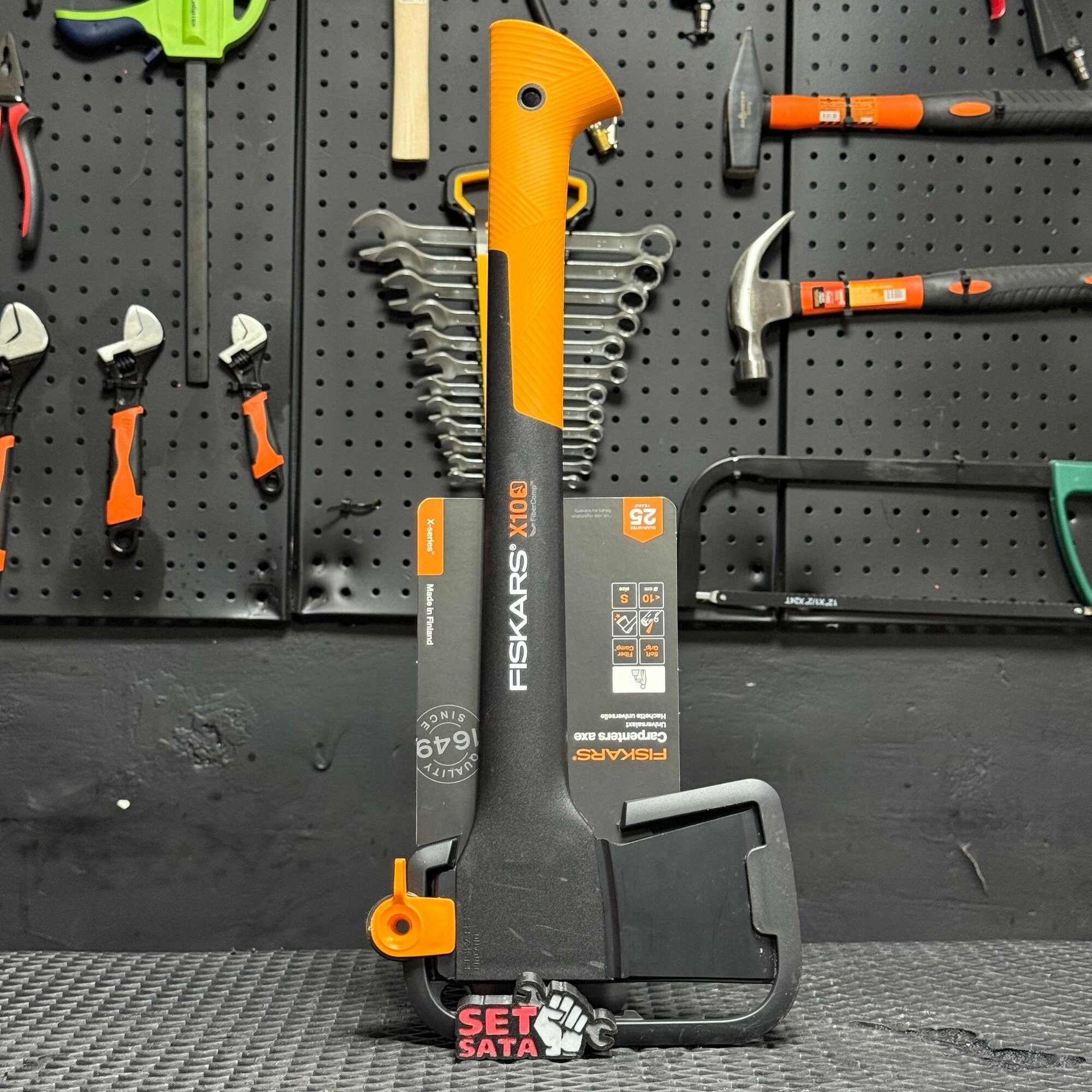 Топор для дров универсальный туристический походный садовый Fiskars X10 1015619