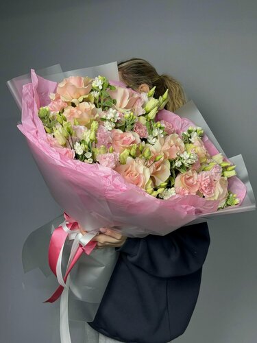 Изображение товара FRESH FLORA Розовая Симфония: нежный авторский букет из роз, эустом и гвоздик – купить с доставкой