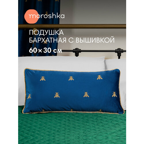 фото Декоративная подушка бархатная с вышивкой moroshka