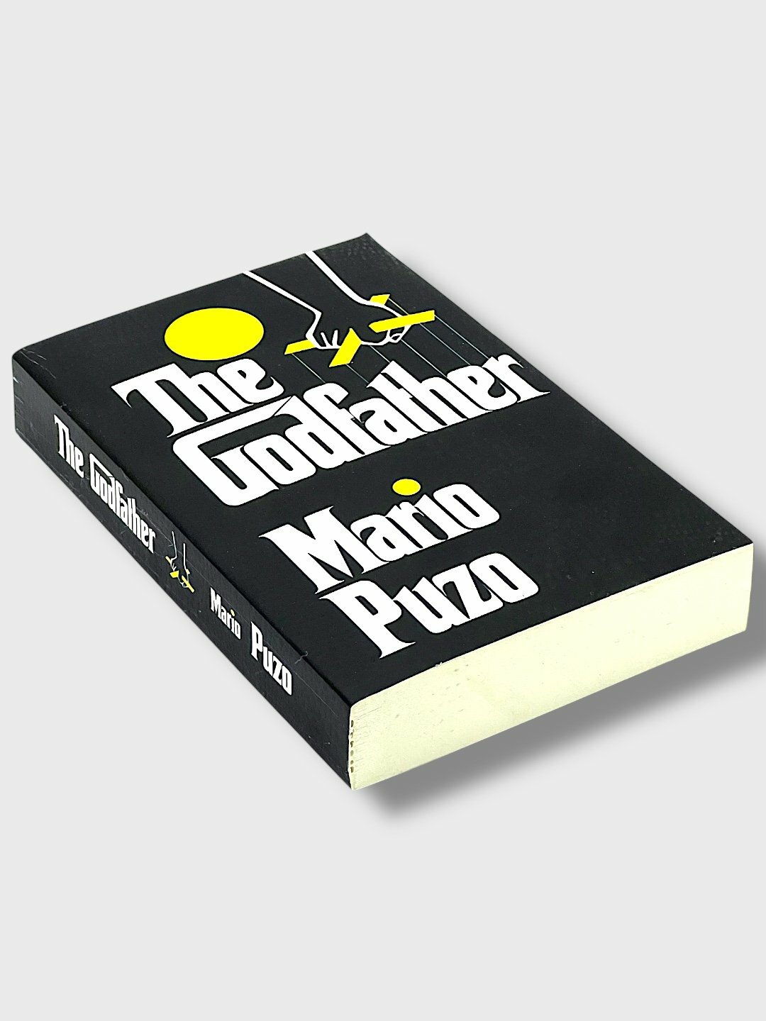 Книга Марио Пьюзо "The Godfather", мягкая обложка, английский язык — фото 1