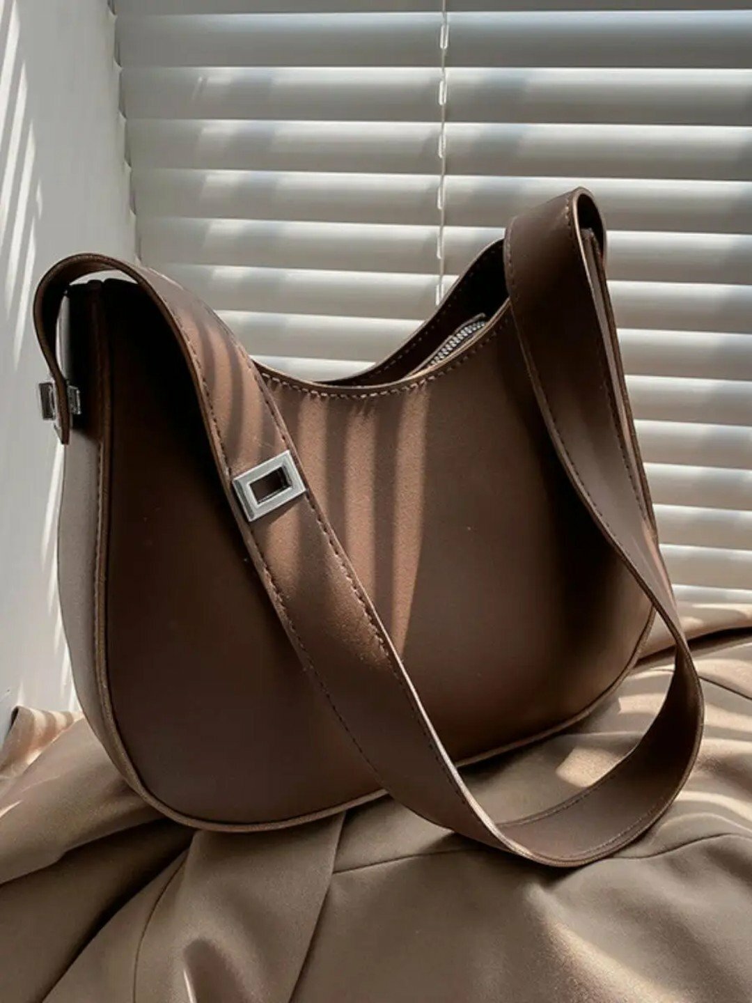 Сумка  Minimalist Soft Strap Shoulder Bag 23165, фактура гладкая, коричневый