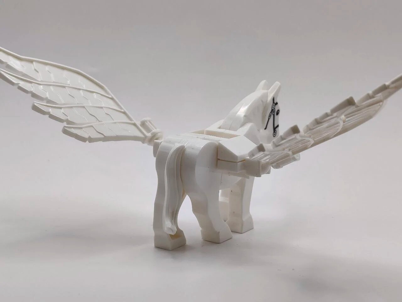 Минифигурка "Пегас" (Pegasus) из вселенной Marvel для игр / коллекционирования — фото 1