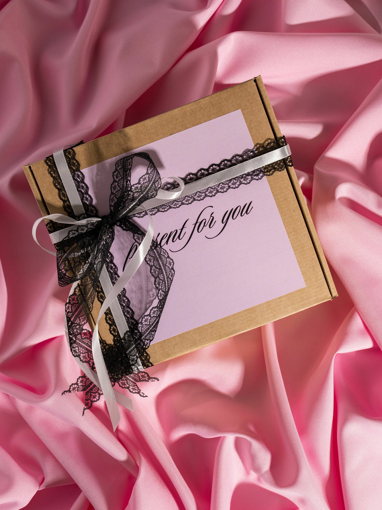 Коробка подарочная, квадратная, черный/светло-розовый, 22x22x10 см