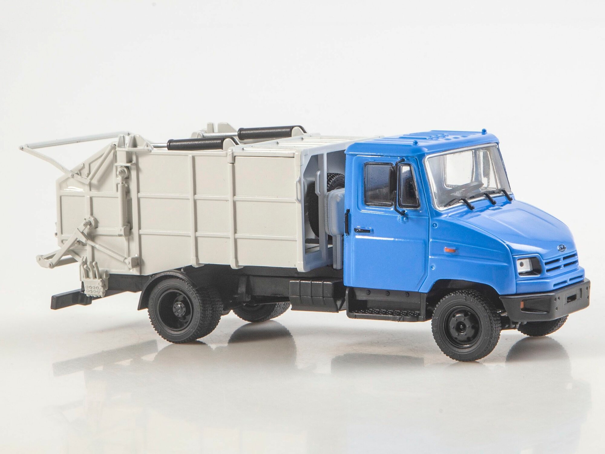 Легендарные грузовики СССР №117 - КО-442 (5301) — фото 1