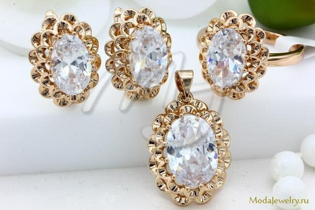 Комплект бижутерии: серьги, цепь, кольцо, подвеска, циркон