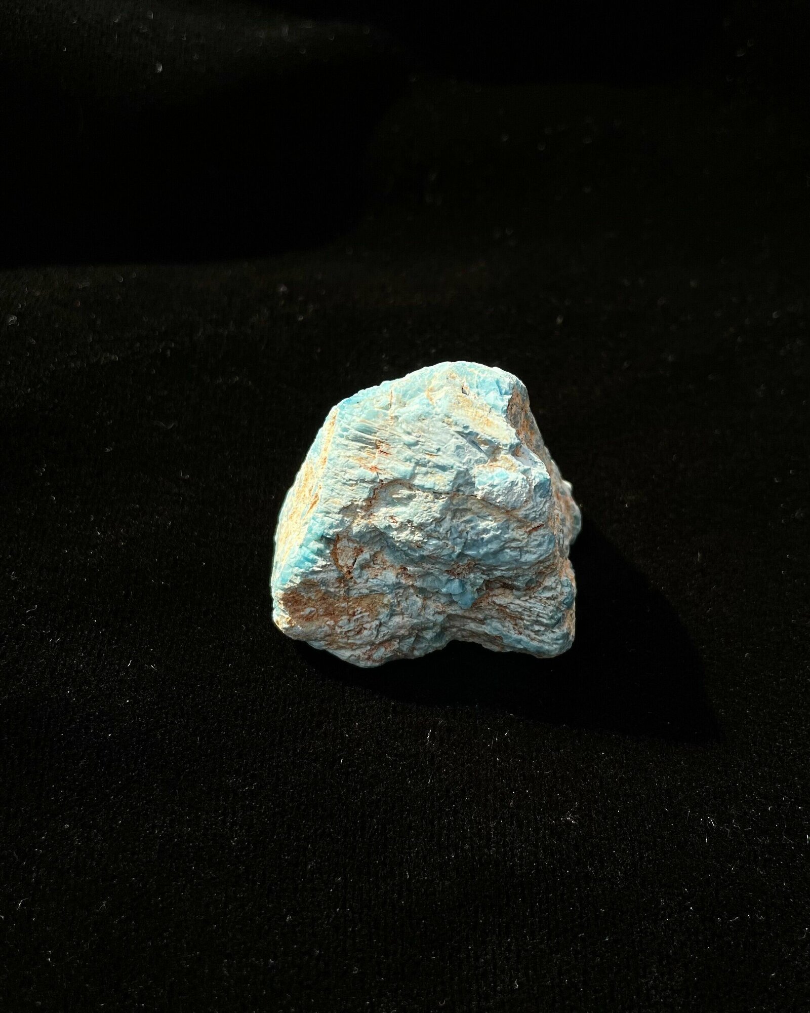 Натуральный камень Апатит, колотый, для декора, поделок, бижутерии, 3 см, 1 шт