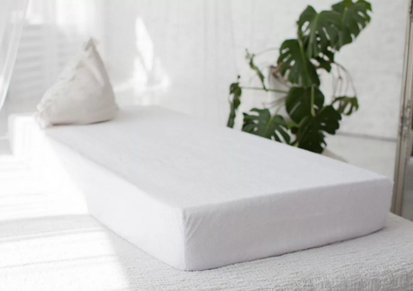 Чехол на матрас 160х80 см для подростковой кровати LUX непромокаемый на резинке