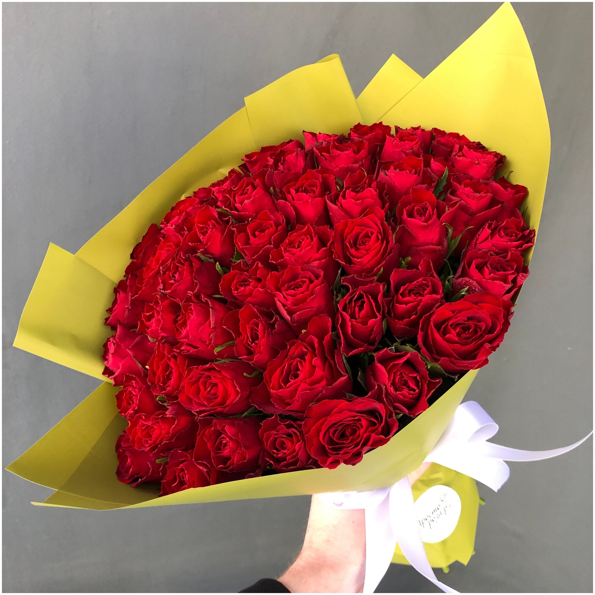 Розы Кения 51 шт Красные 38 см в зеленой Упаковке арт.11764 - Просто роза ру
