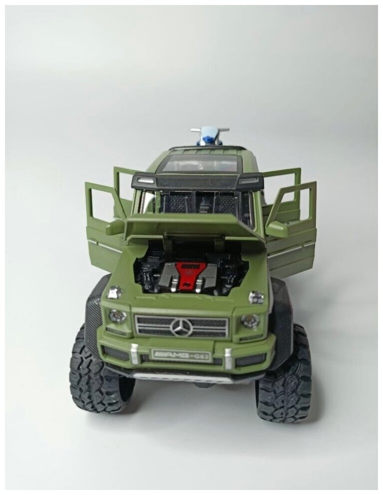 Коллекционная машинка игрушка металлическая Мерседес Гелендваген с мотоциклом для мальчиков масштабная модель 1:24 зеленая