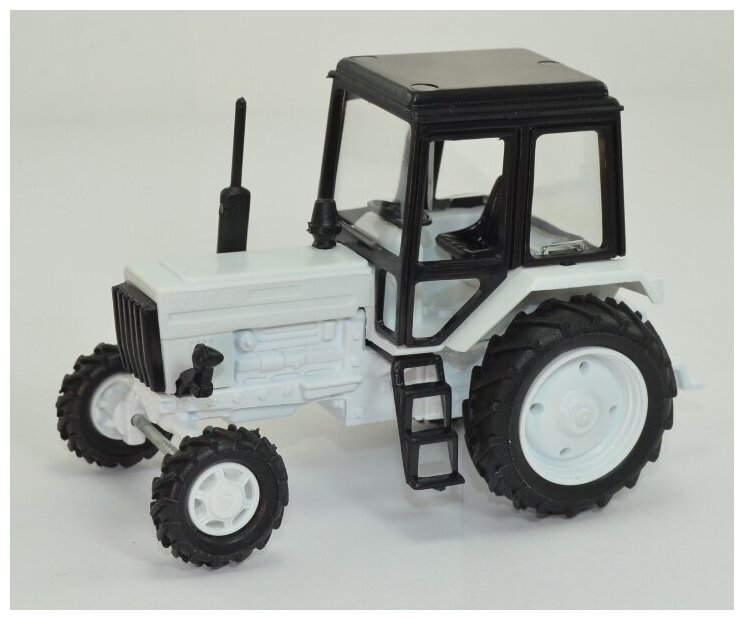 Масштабная модель "МОМ" Трактор МТЗ-2 (пластик) белый/черный 1:43