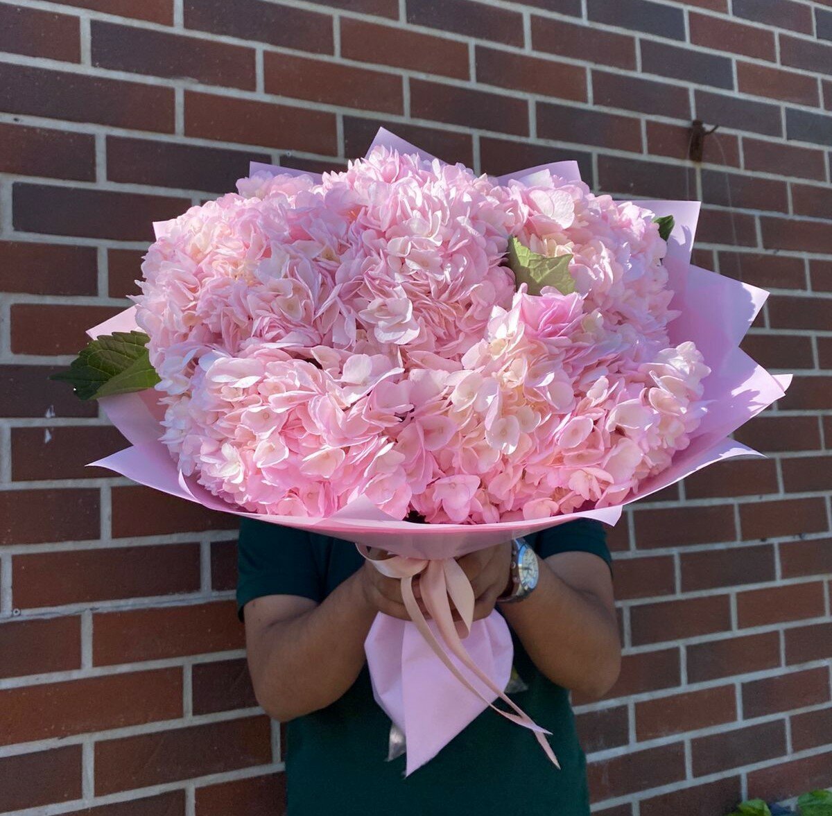 Букет из гортензии 5 цветков нежно-розовые пастельная упаковка