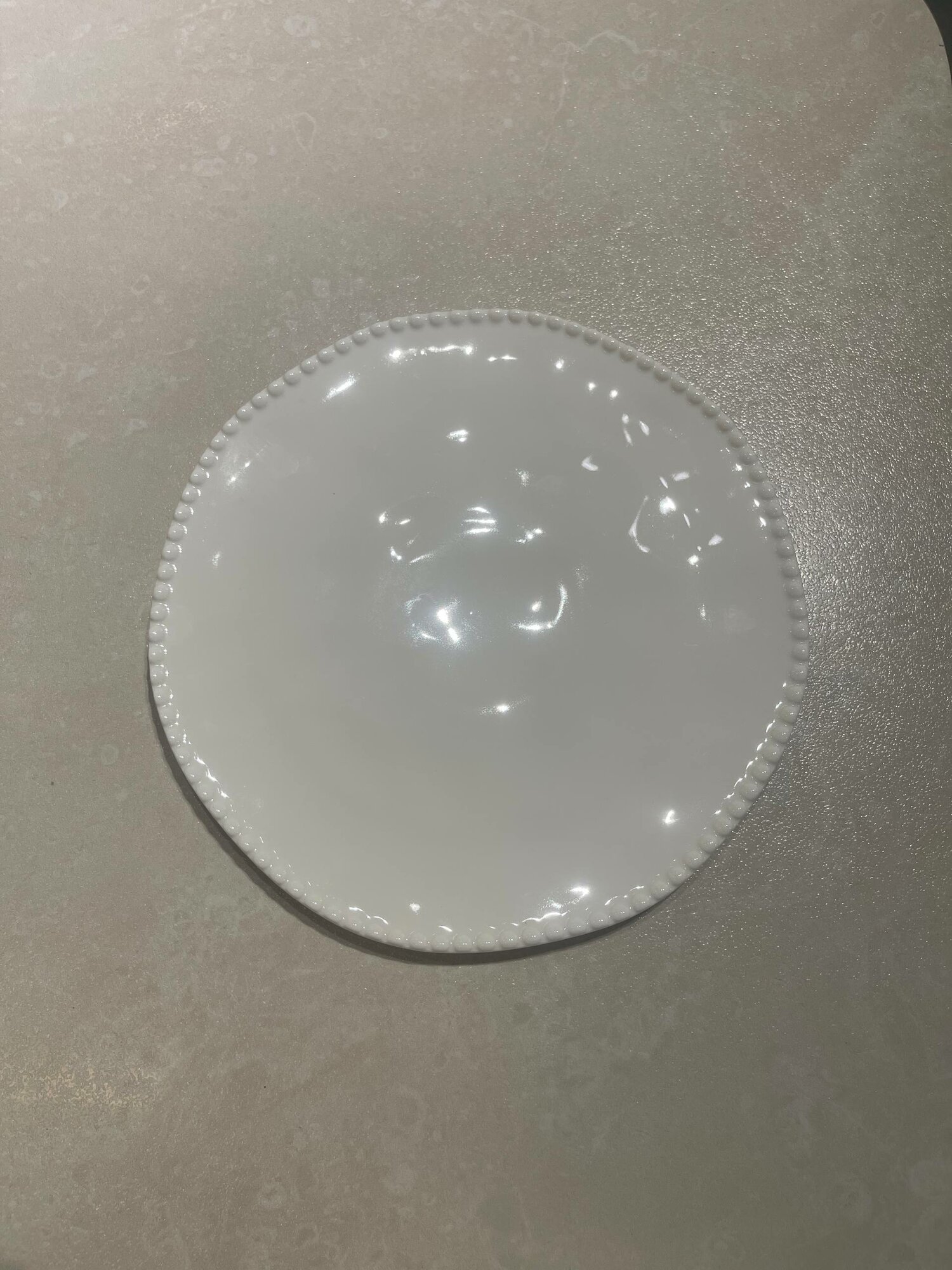 Тарелка десертная 20 см с жемчужным краем, белая керамика с рельефными бусинами