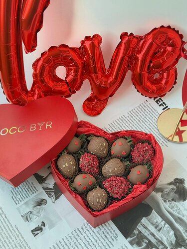 Изображение товара Клубника в шоколаде / набор в коробке сердце, подарочная упаковка подарок для любимой