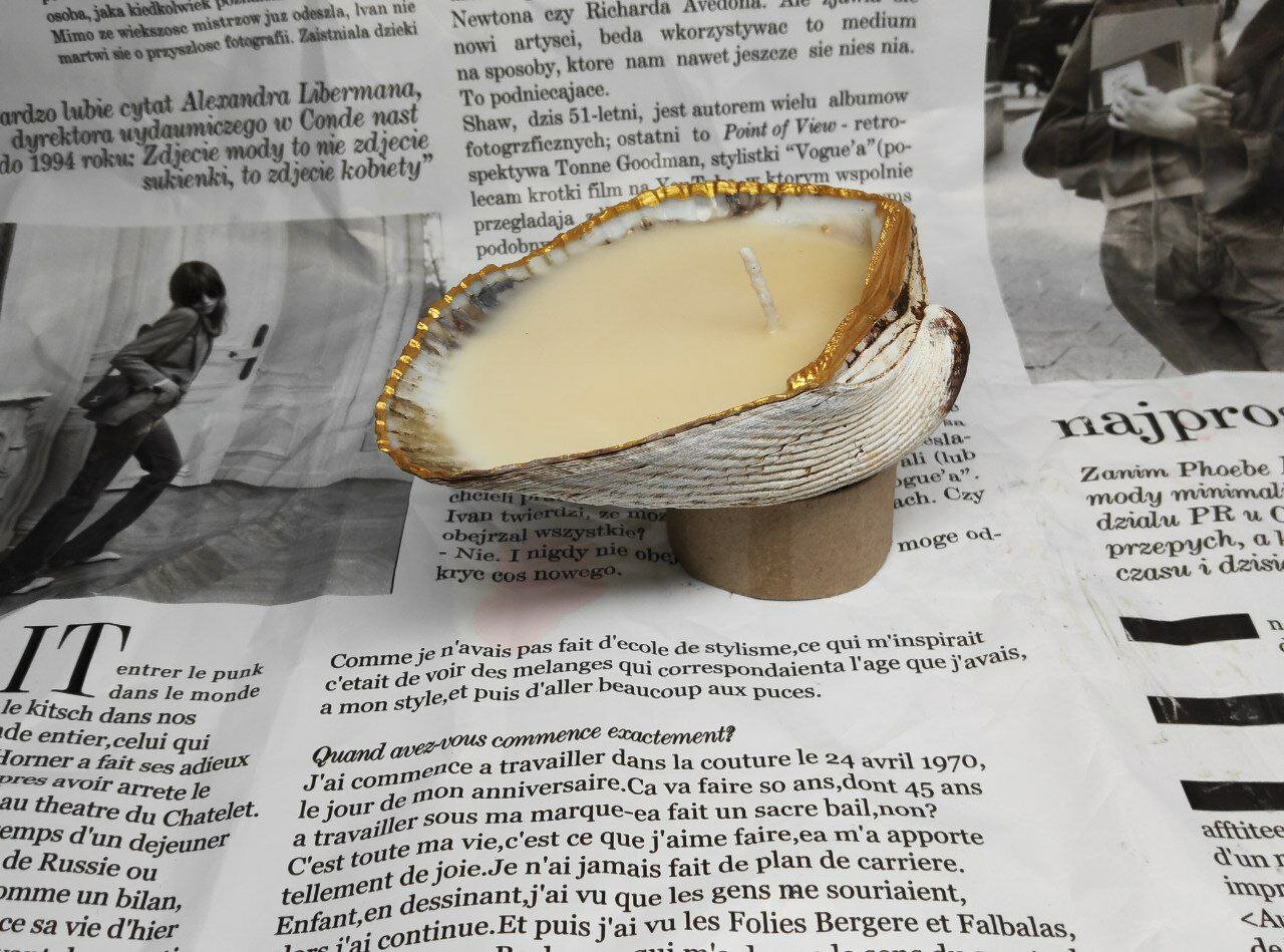 Свеча ручной работы "Устрицы" моллюск соевый воск молочный золотой морская раковина — фото 1