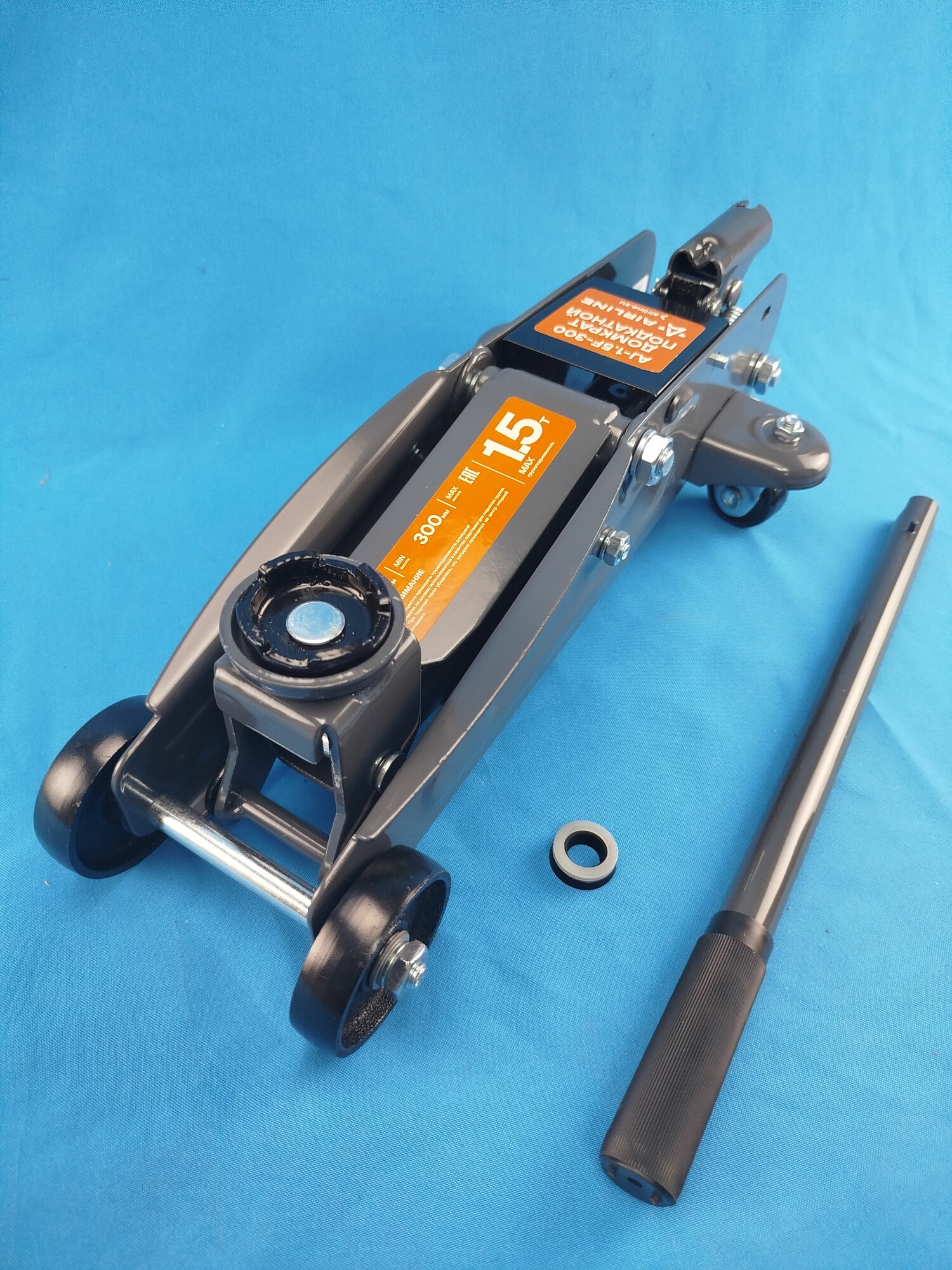 Домкрат подкатной 