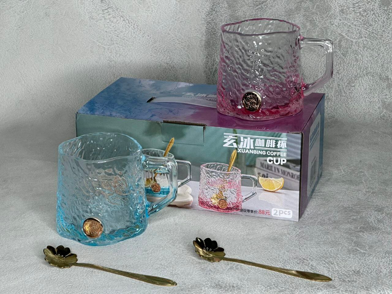 Стеклянные кружки 2 шт для чая и кофе, 250 мл, с ложками, двухцветные, красивая упаковка