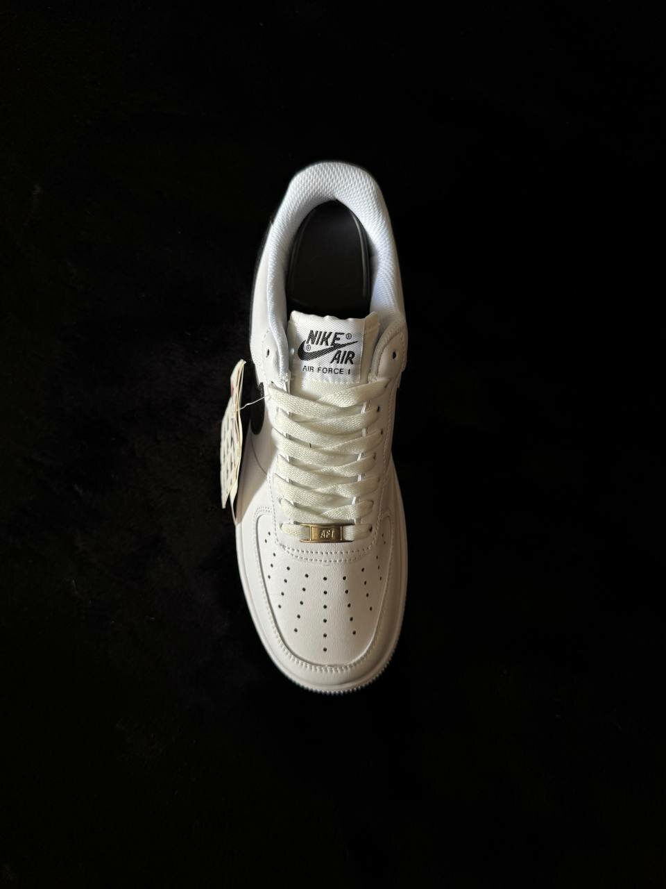 Кроссовки NIKE Air Jordan 1 Low OG, размер 40, белый/черный — фото 1