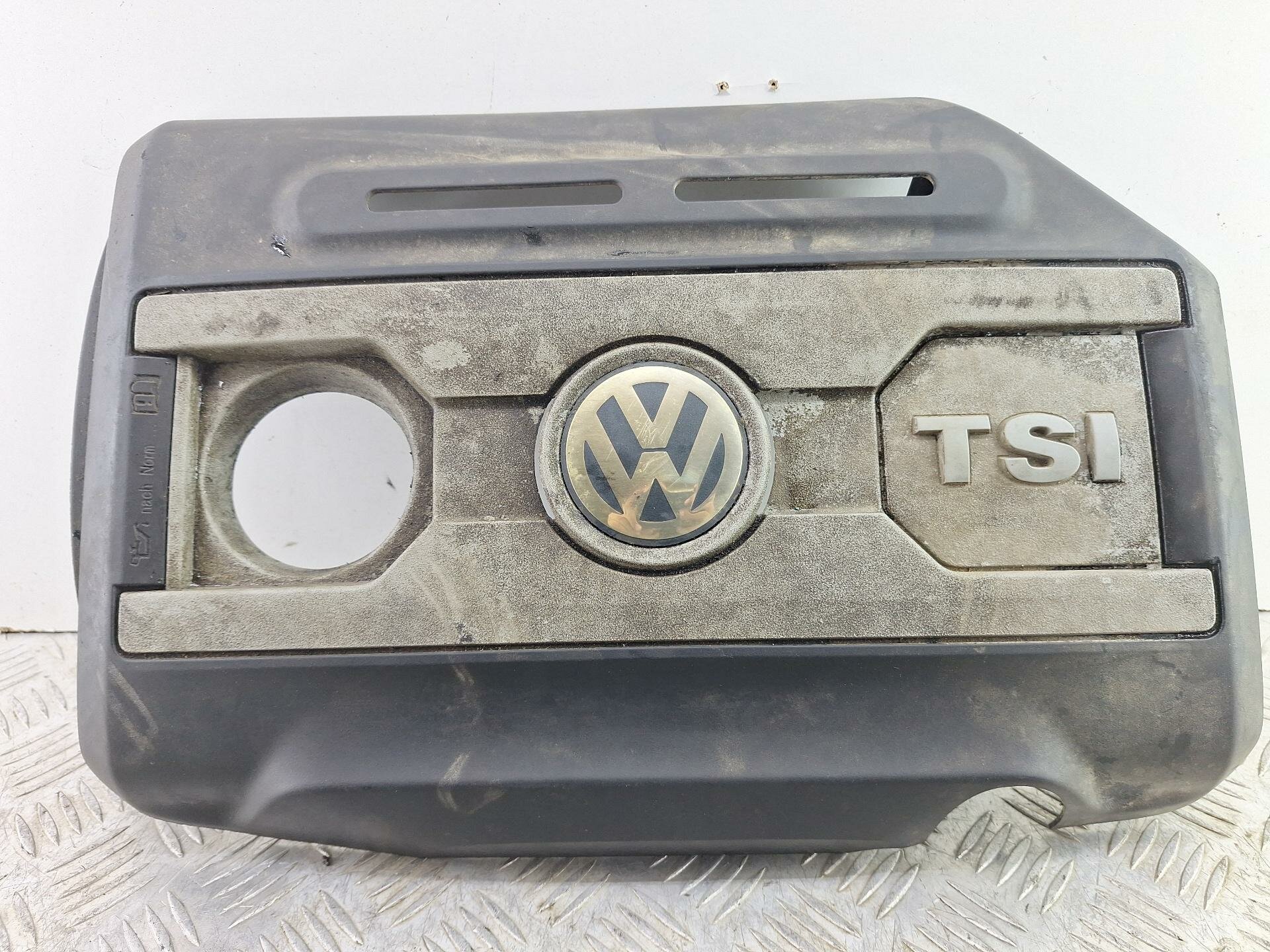 Декоративная крышка двигателя Volkswagen Passat B6 (2005 - 2010) 06J103925P