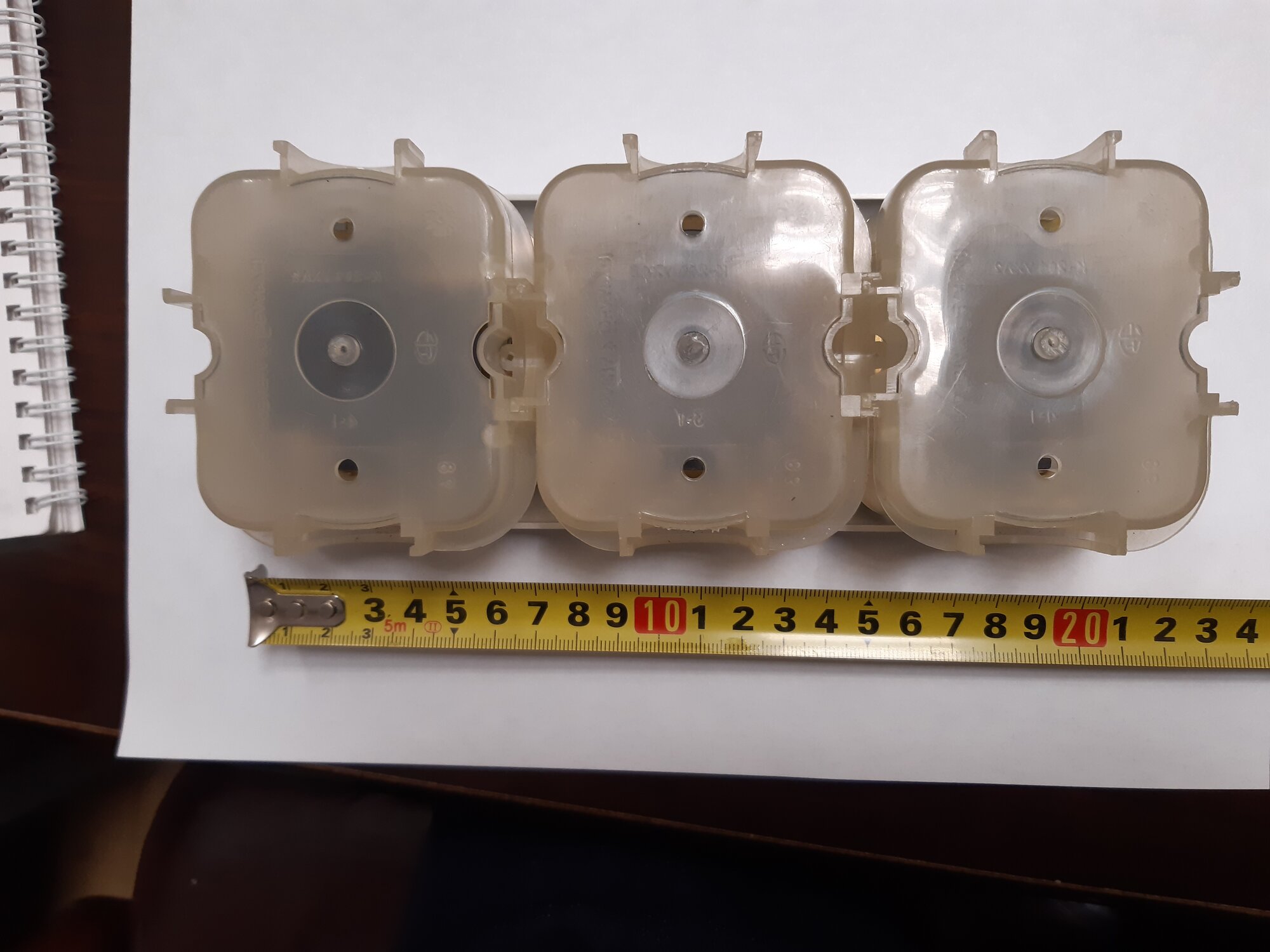 Блок 4-выключателя, 1-розетка с заземлением — фото 1