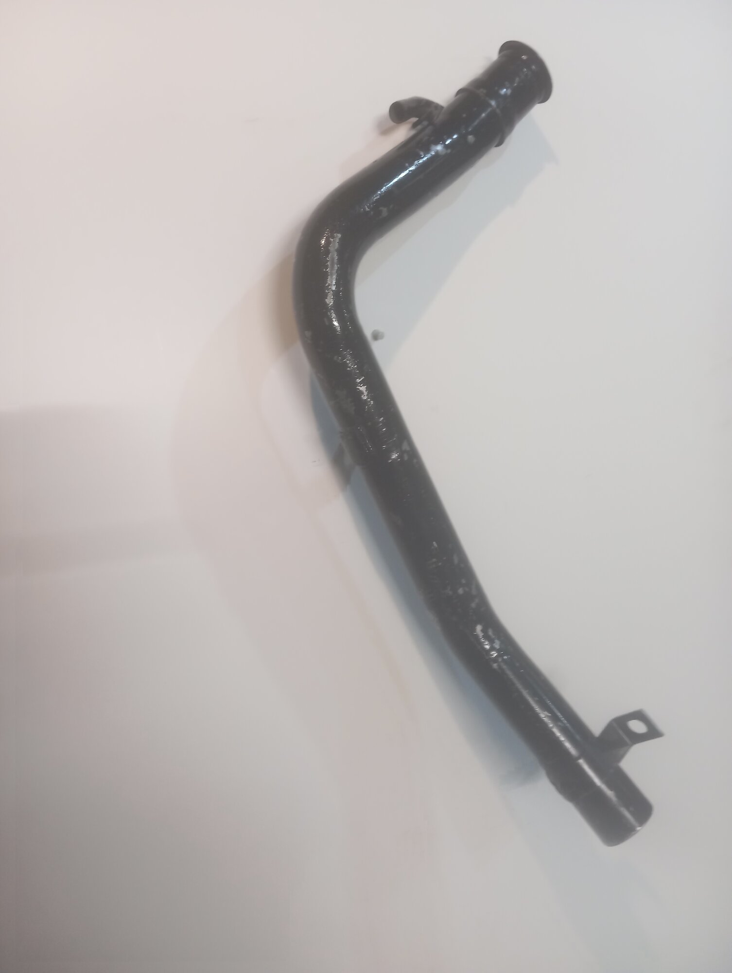 Труба горловины бензобака на ваз 2108-2115 металл. Оригинал