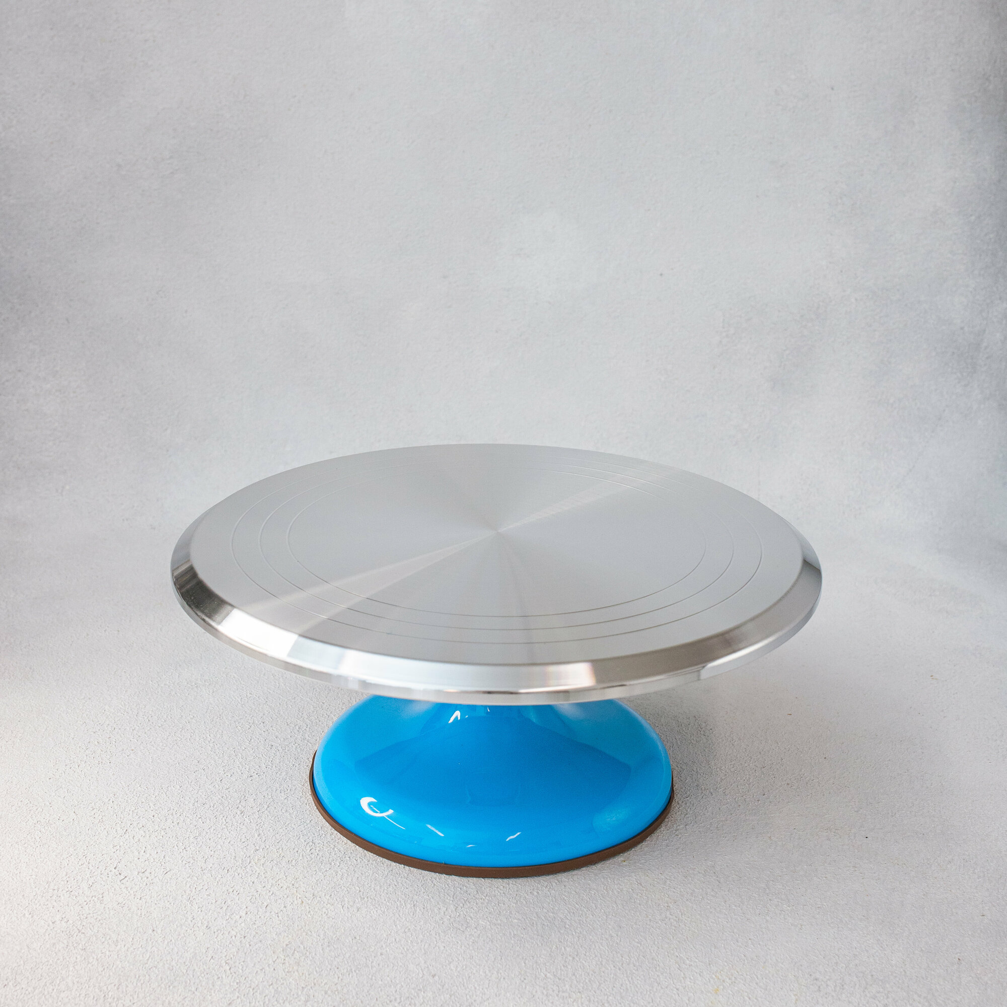 Поворотный металлический столик с синей ножкой - фотография № 2