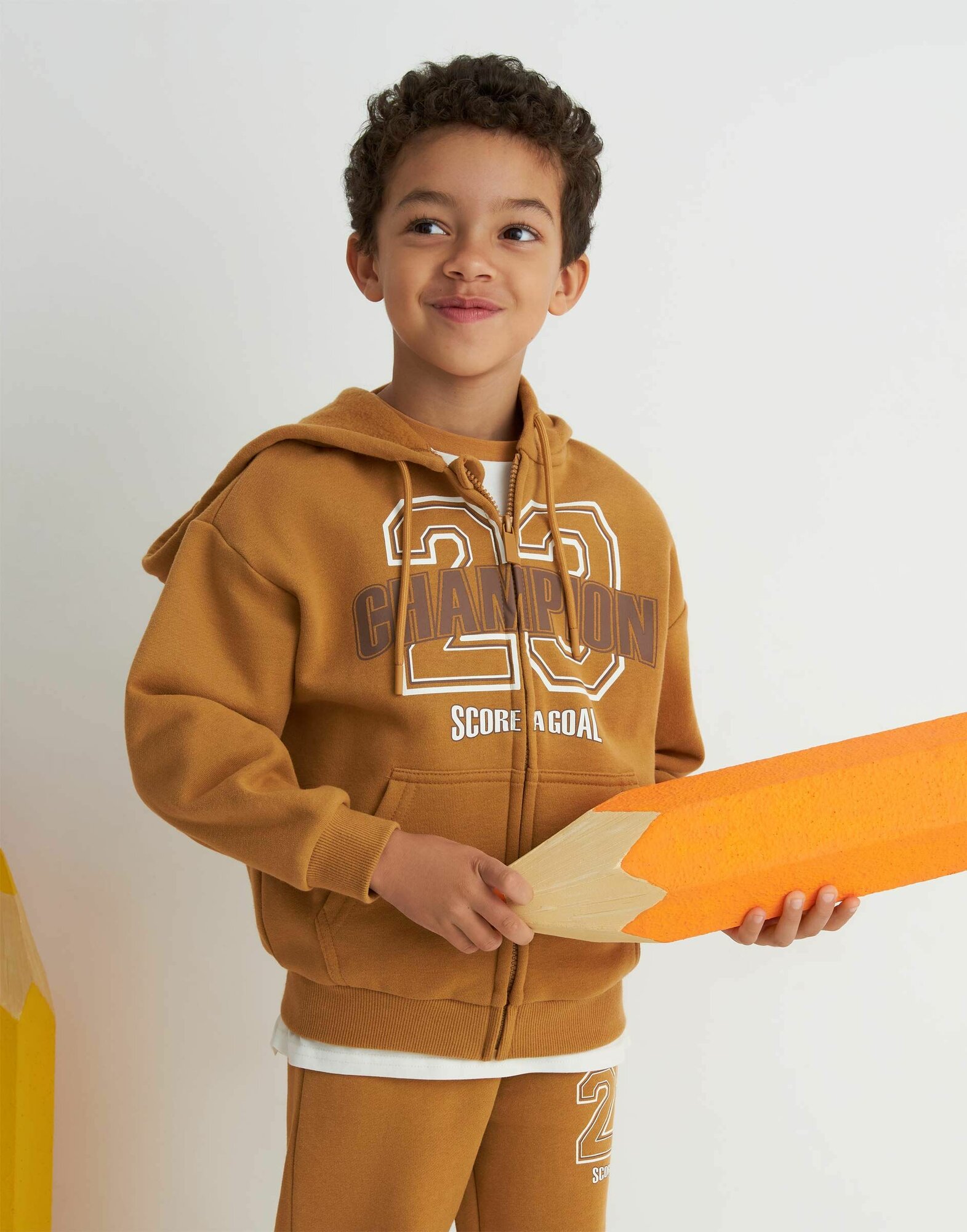 Толстовка Gloria Jeans размер 4-6л/116 горчичный