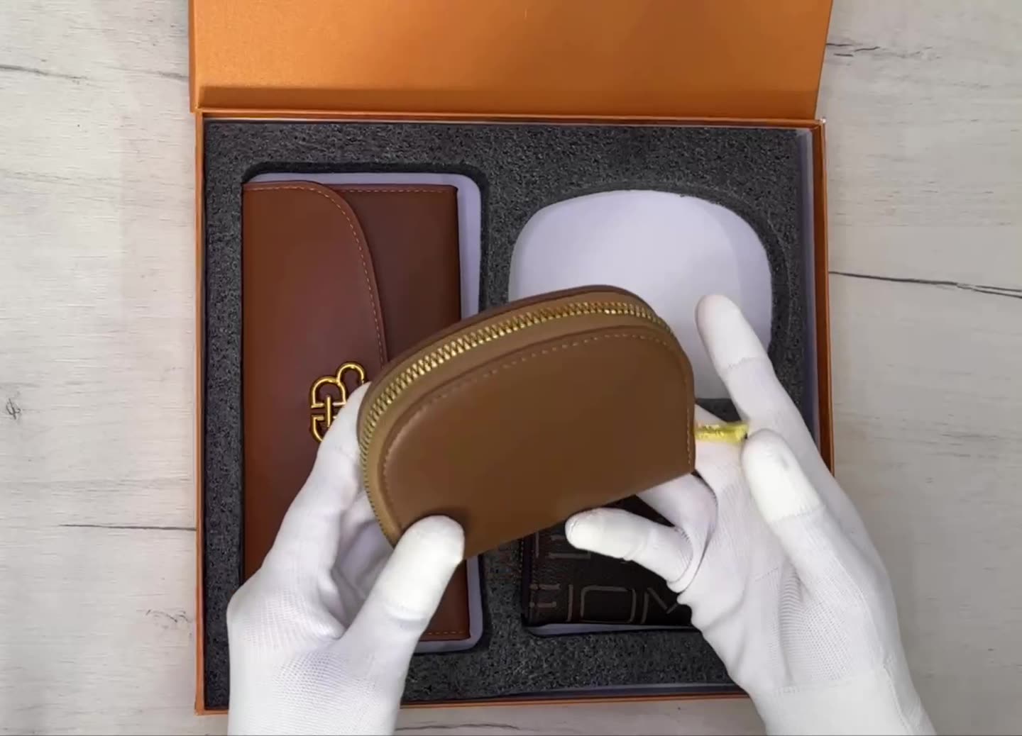 Монетница, фактура глянцевая, коричневый матовый — фото 1