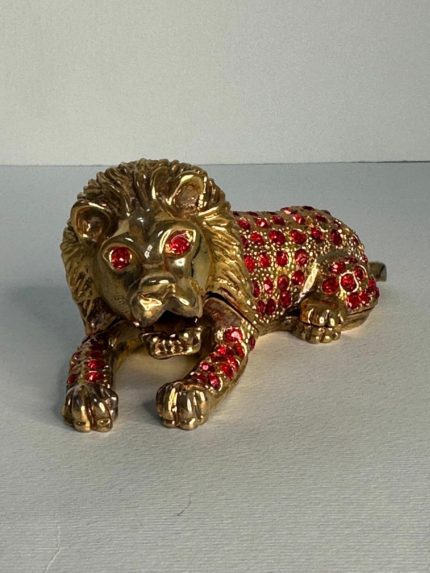 Шкатулка Лев металлическая со стразами, 11*4*4,5 см — фото 1