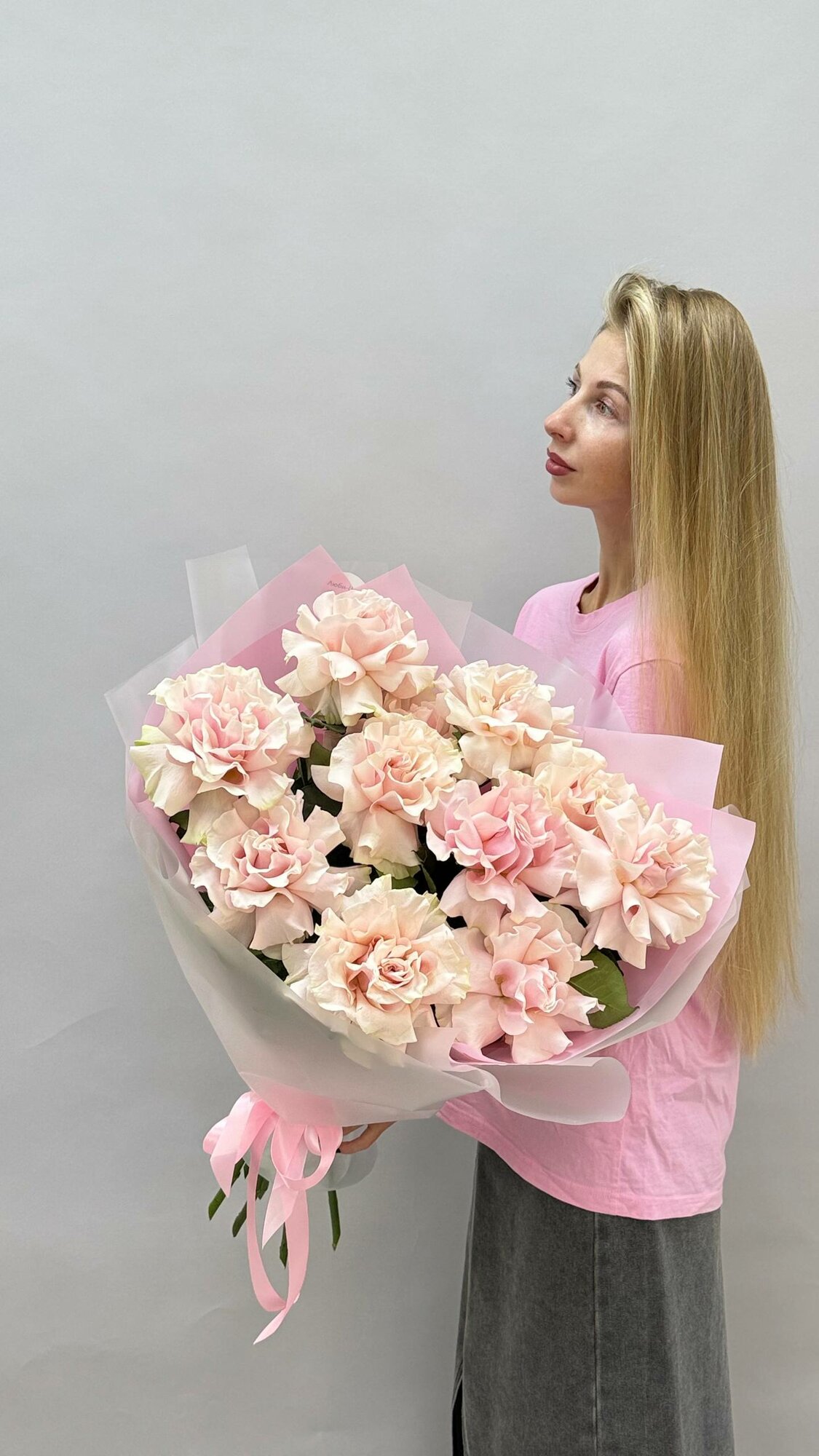 Букет "Розовый рассвет" с французскими розами высота 70см 11 роз