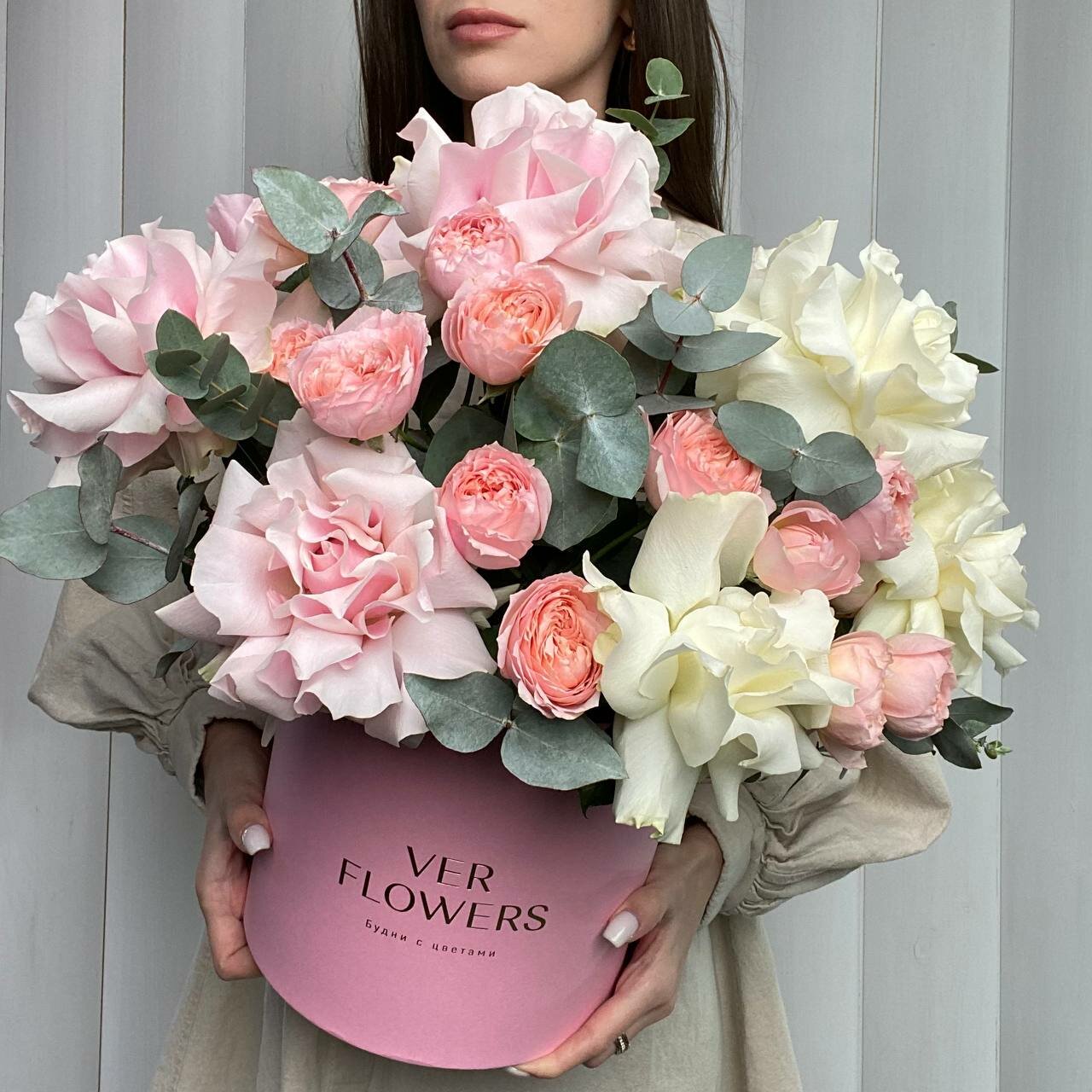 Французские розы с пионовидной кустовой розой Джульетта Ver Flowers