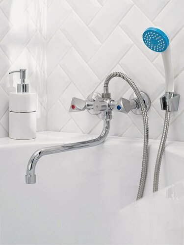Изображение товара Смеситель для ванны, РМС SL119-143, с длинным поворотным изливом, со шлангом, лейкой и держателем, шаровое переключение
