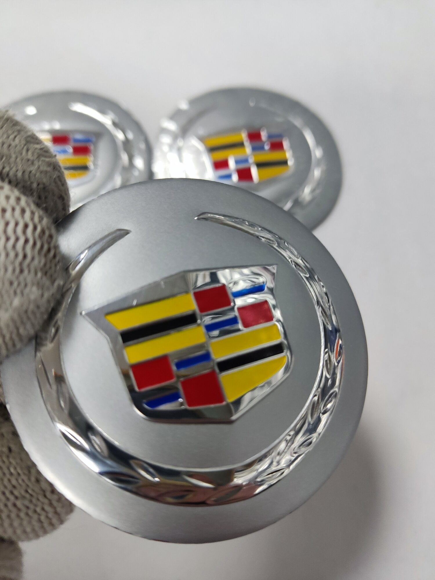 Наклейки на колпачки "Cadillac", 56 mm, серебристые, металлизированные, 4шт