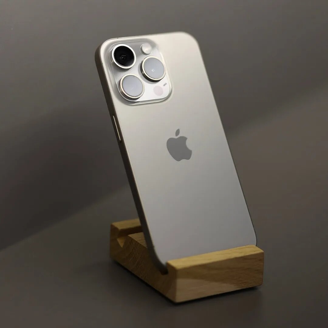 Смартфон Apple iPhone 15 Pro 256 GB, Natural titanium, DualSim/sim, OLED, NFC, чехол и защитное стекло в подарок