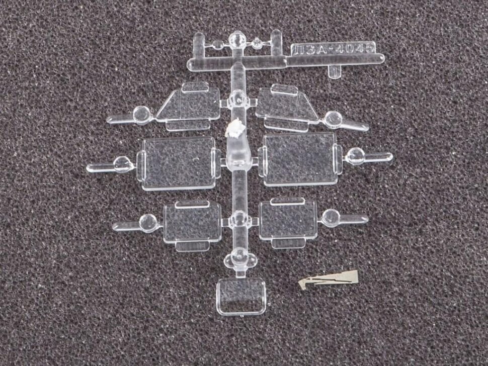 Сборная модель Погрузчик ЛЗА-4045 (1/43) 8010AVD — фото 1